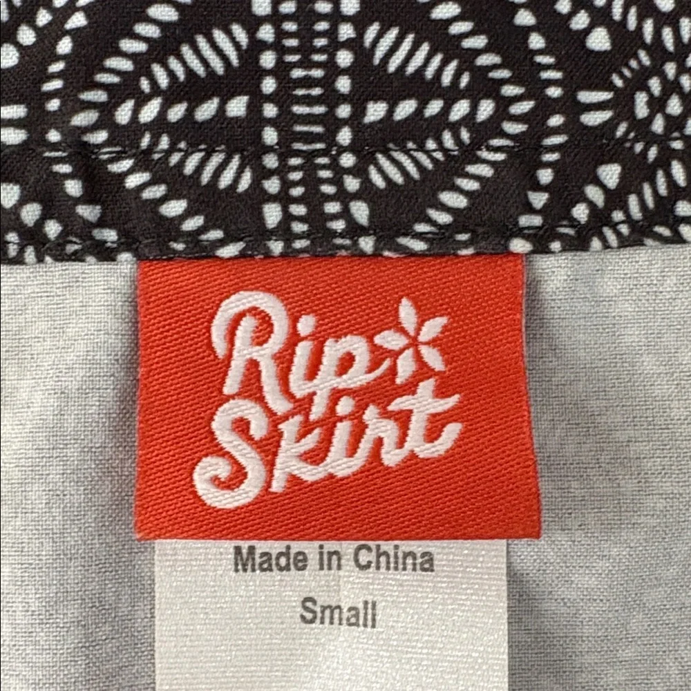 Ripskirt Chic Geometric Black and White Skirt Size Small